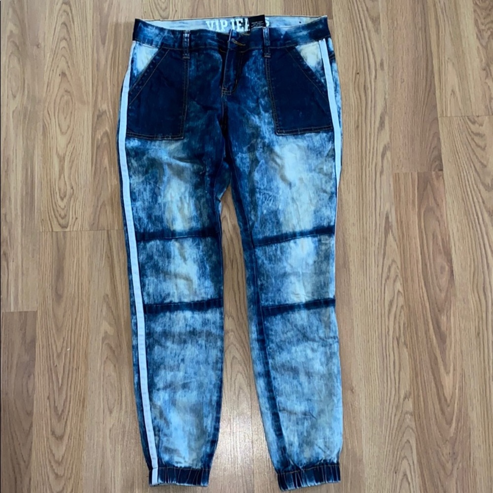 VIP Bleached Jeans